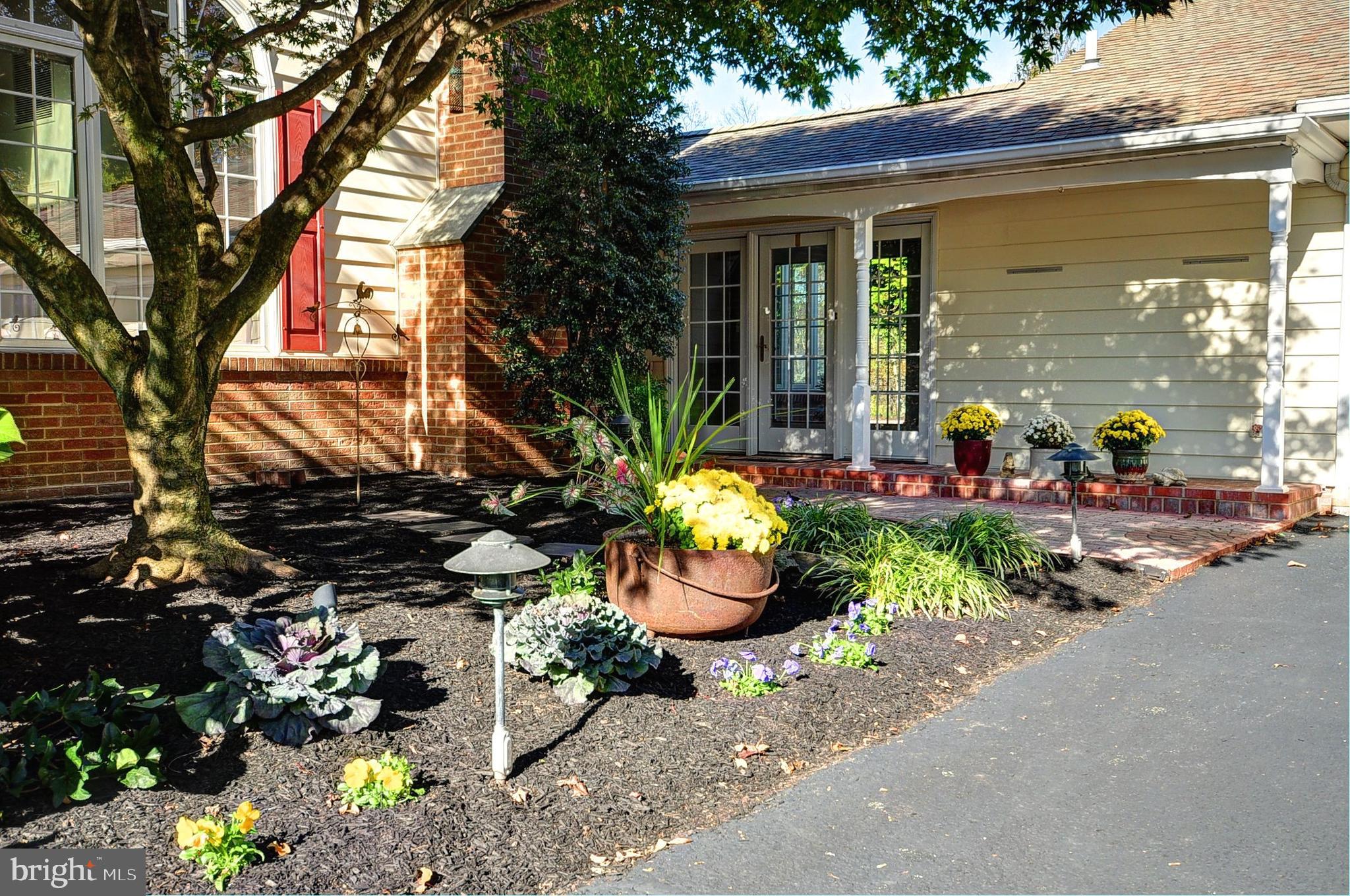 575 Creamery Road Telford, PA 18969 - Photo 28 of 49 Professional landscaping and landscape lighting