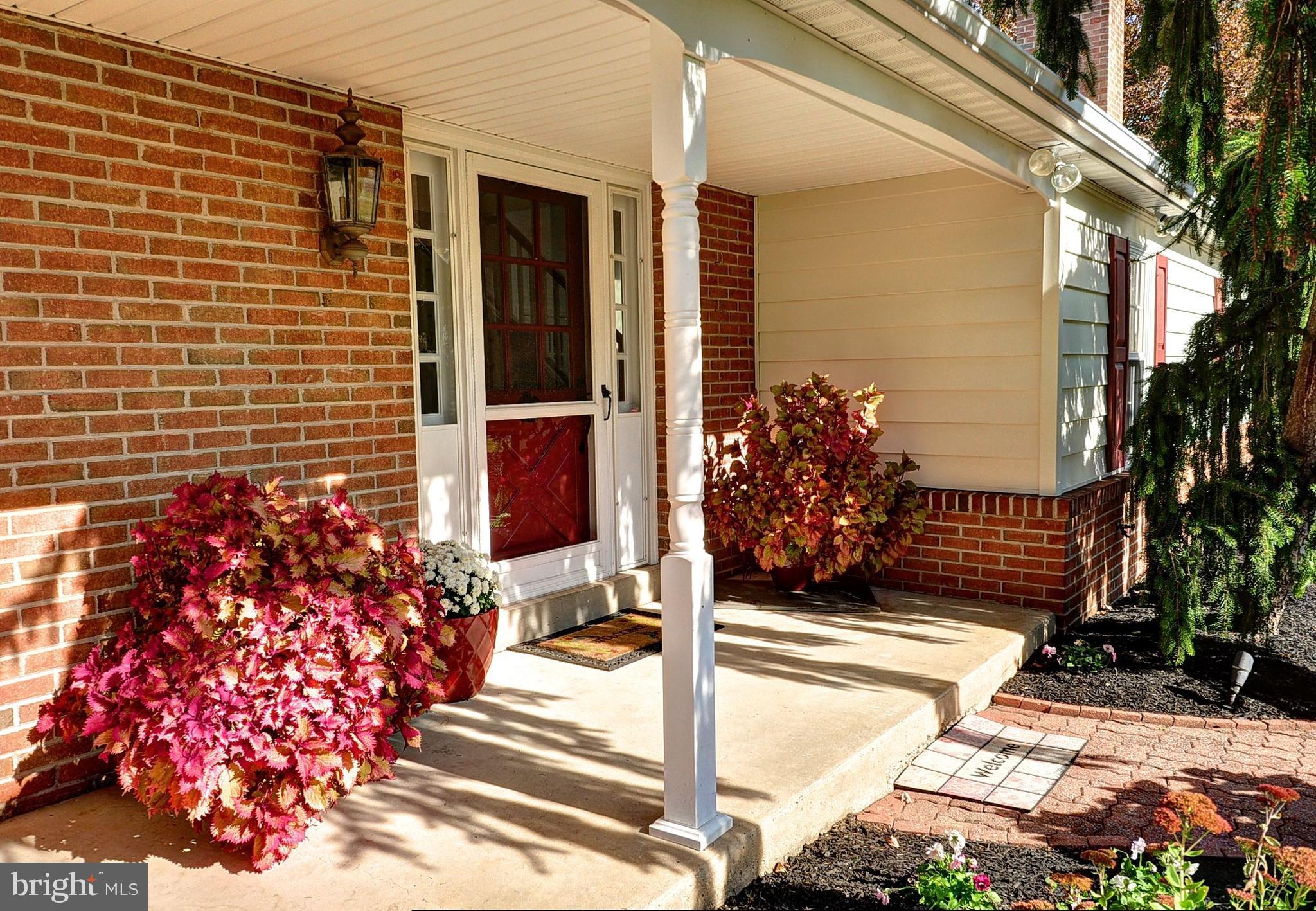 575 Creamery Road Telford, PA 18969 - Photo 29 of 49 Covered front porch