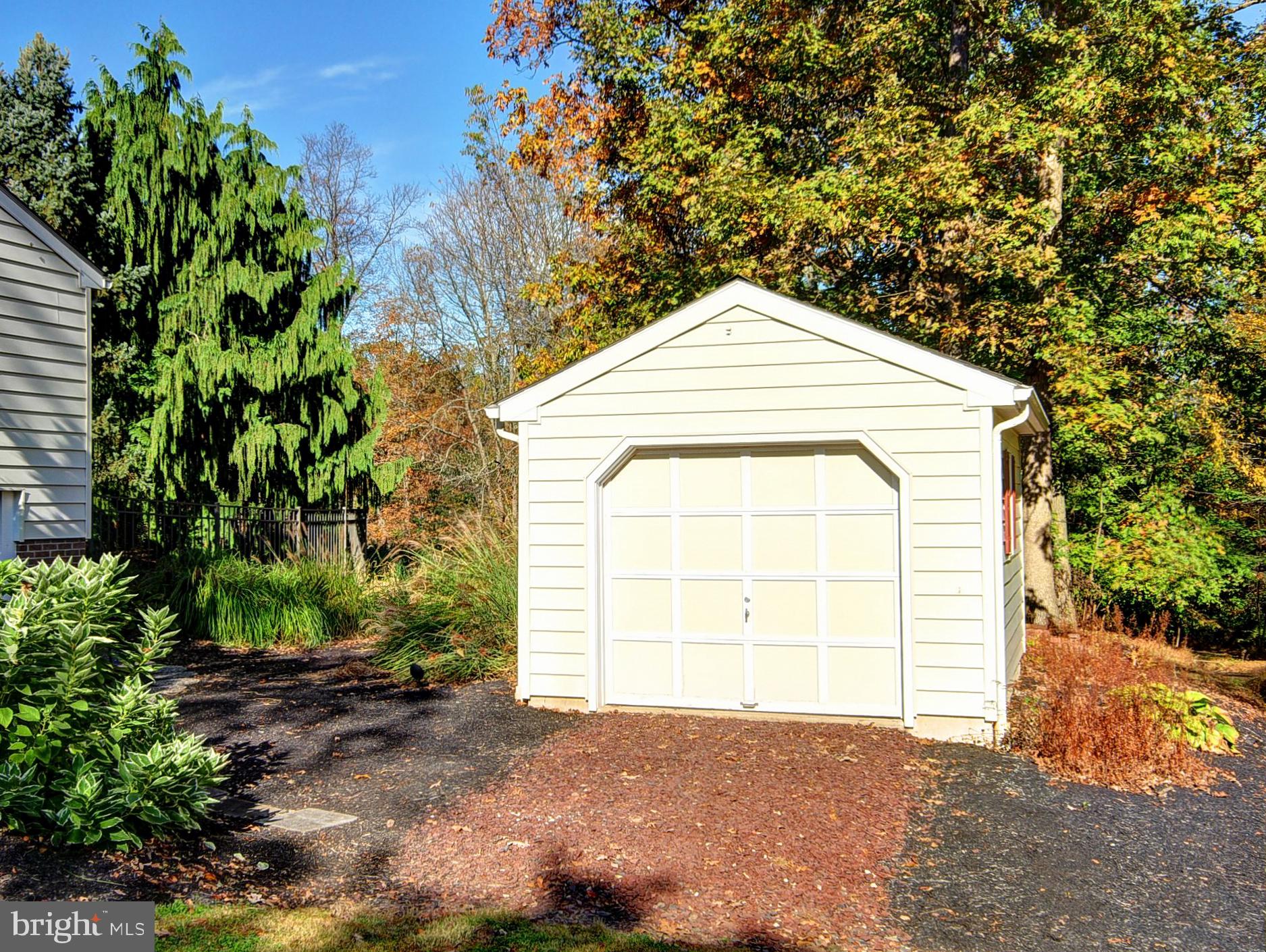 575 Creamery Road Telford, PA 18969 - Photo 46 of 49 1-car garage