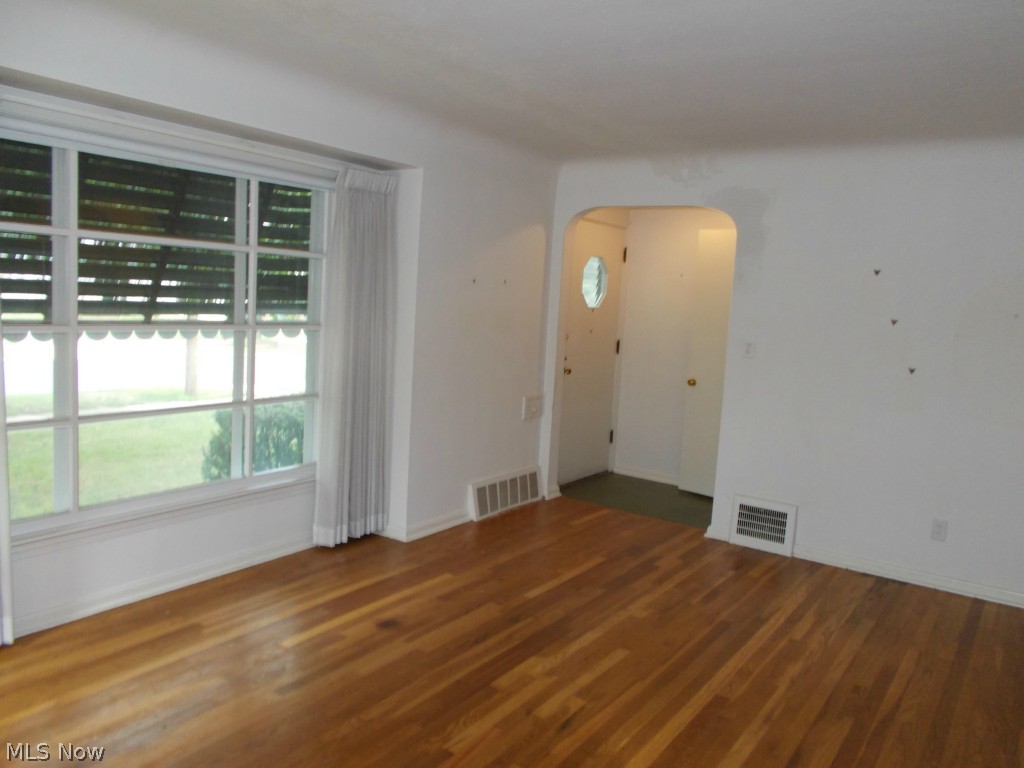 1219 Churchill Road Lyndhurst, OH 44124 - Photo 2 of 16 Gallery Image 2