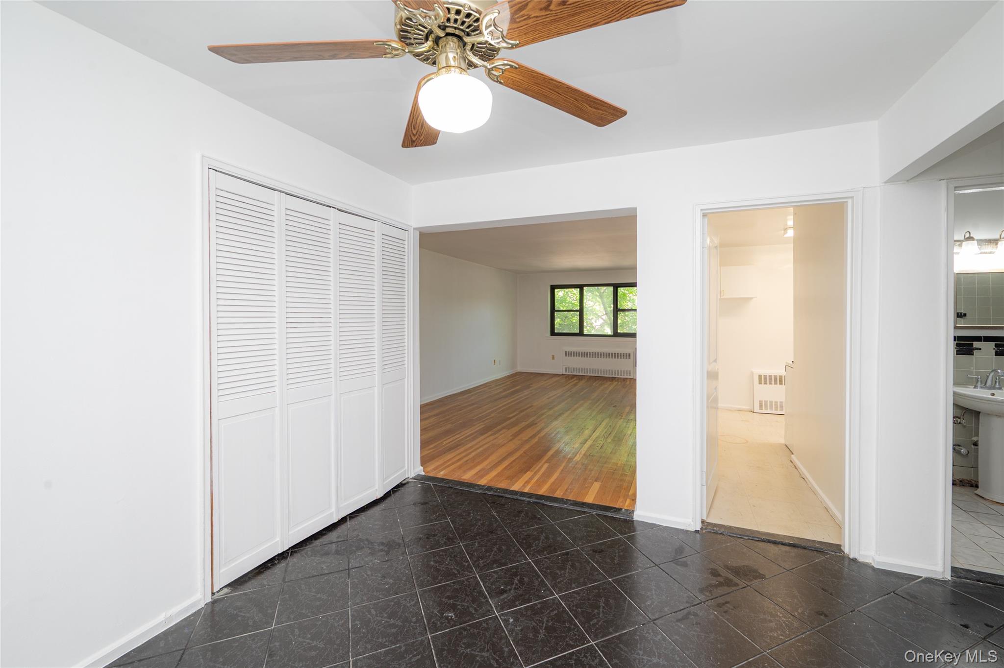 50 Brompton Road, Unit 3H Great Neck, NY 11021 - Photo 7 of 28