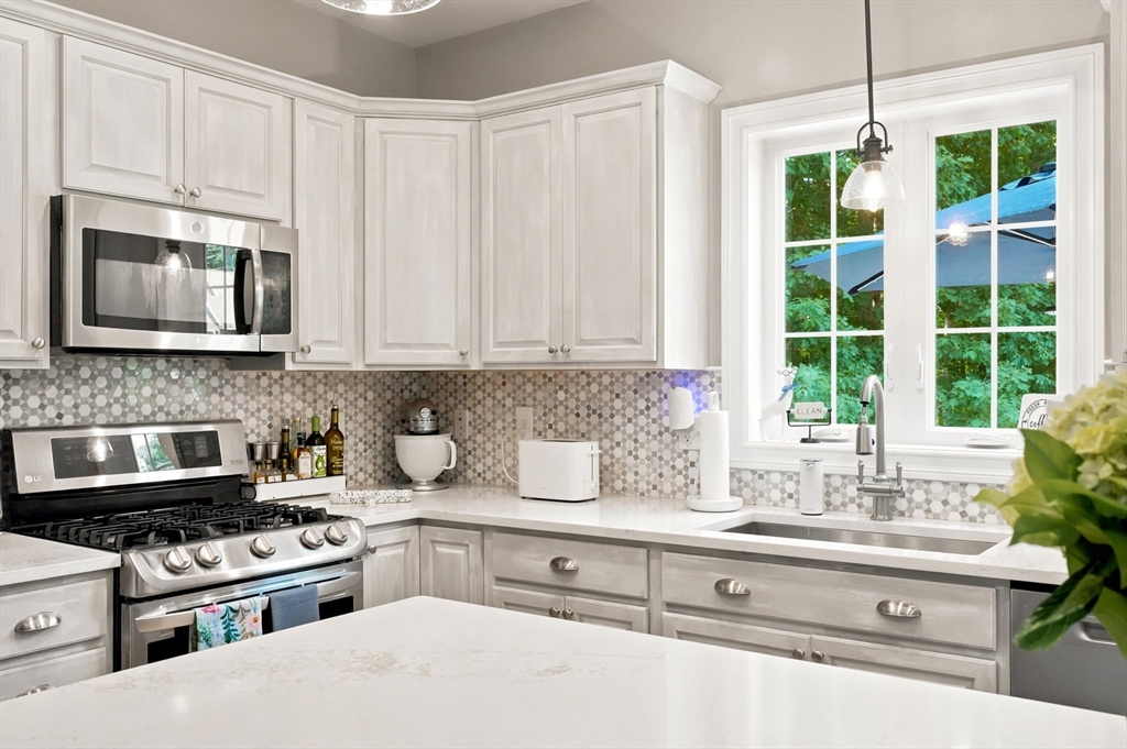 113 Thurlow Street Georgetown, MA 01833 - Photo 6 of 42