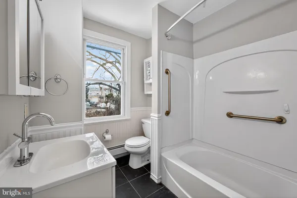 $217,900 | 223 Lafayette Avenue, Darby, PA 19023