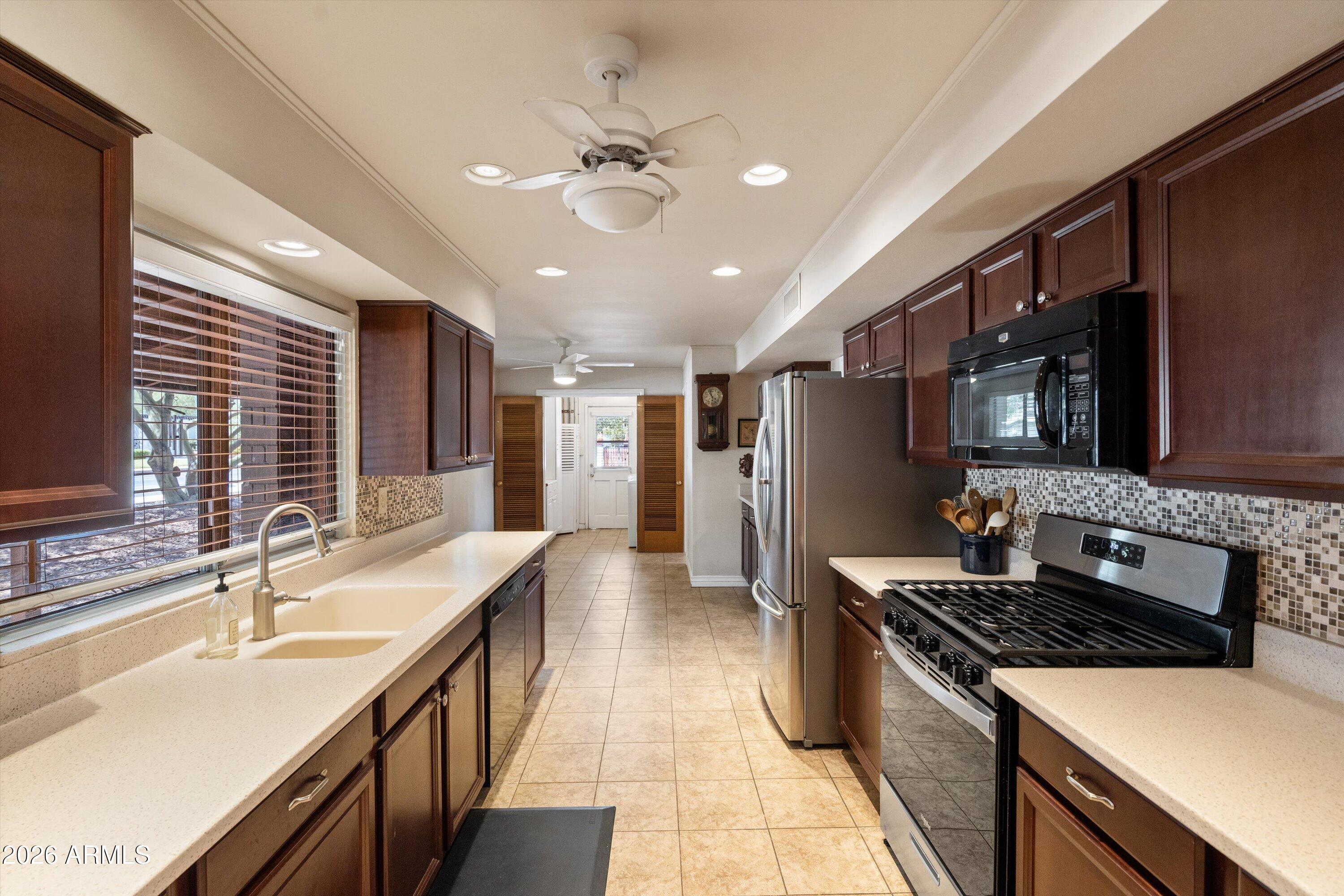 5525 North 12th Street Phoenix, AZ 85014 - Photo 8 of 59 18-Kitchen