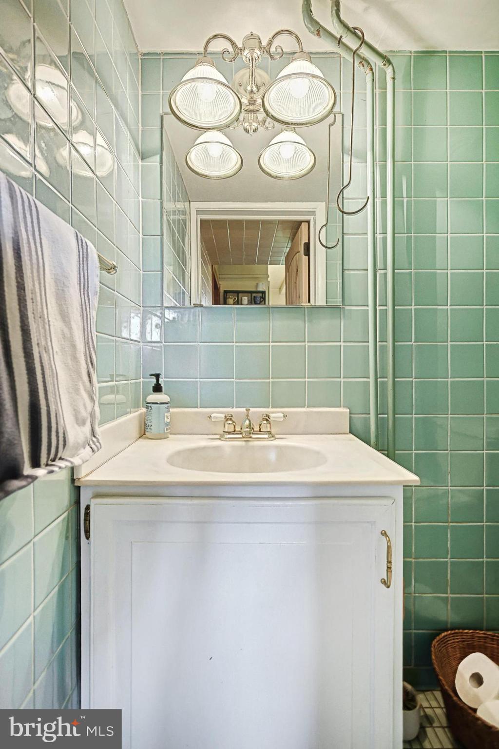 1294 Carlisle Road Aspers, PA 17304 - Photo 67 of 125 Main floor half bath