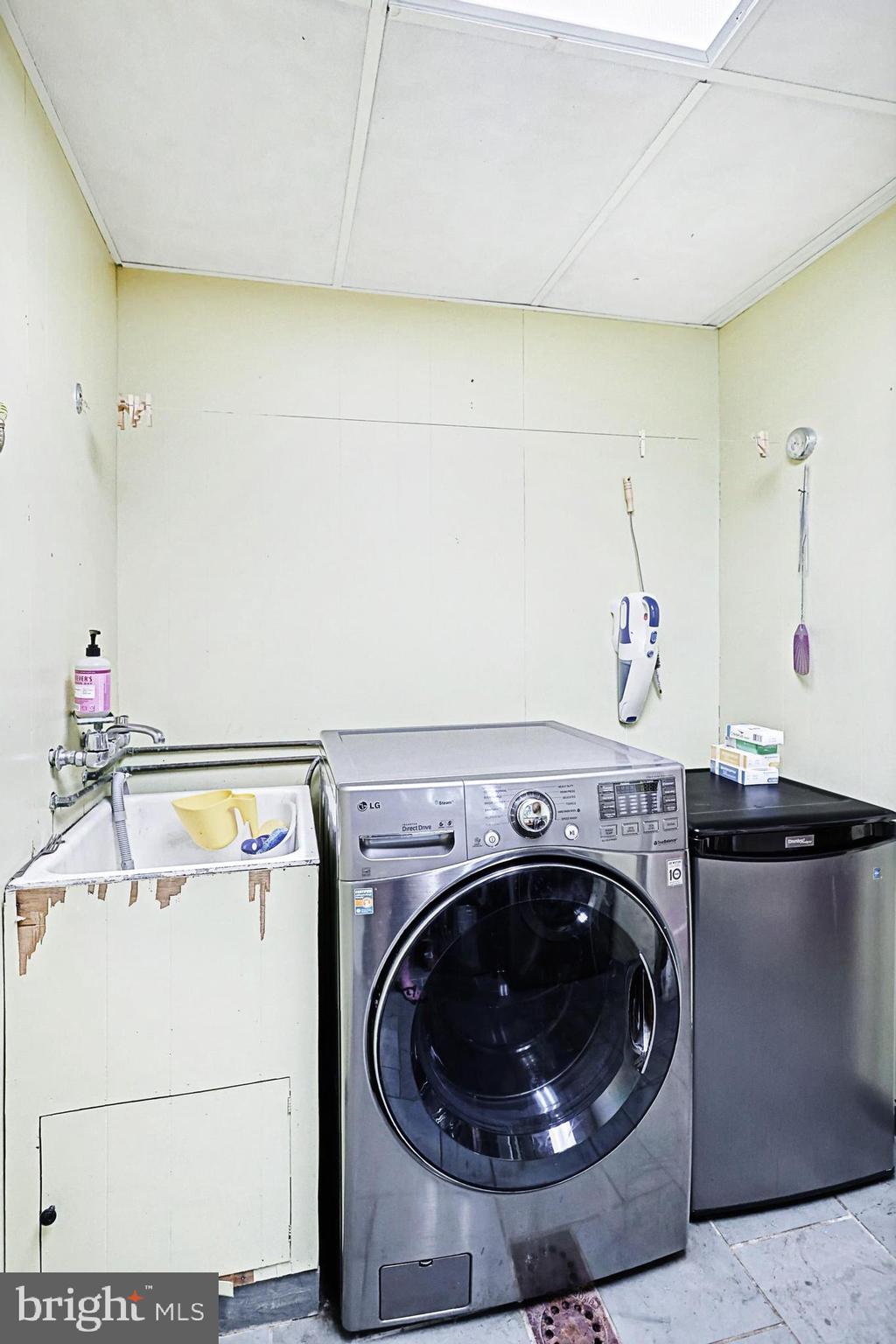 1294 Carlisle Road Aspers, PA 17304 - Photo 73 of 125 Laundry