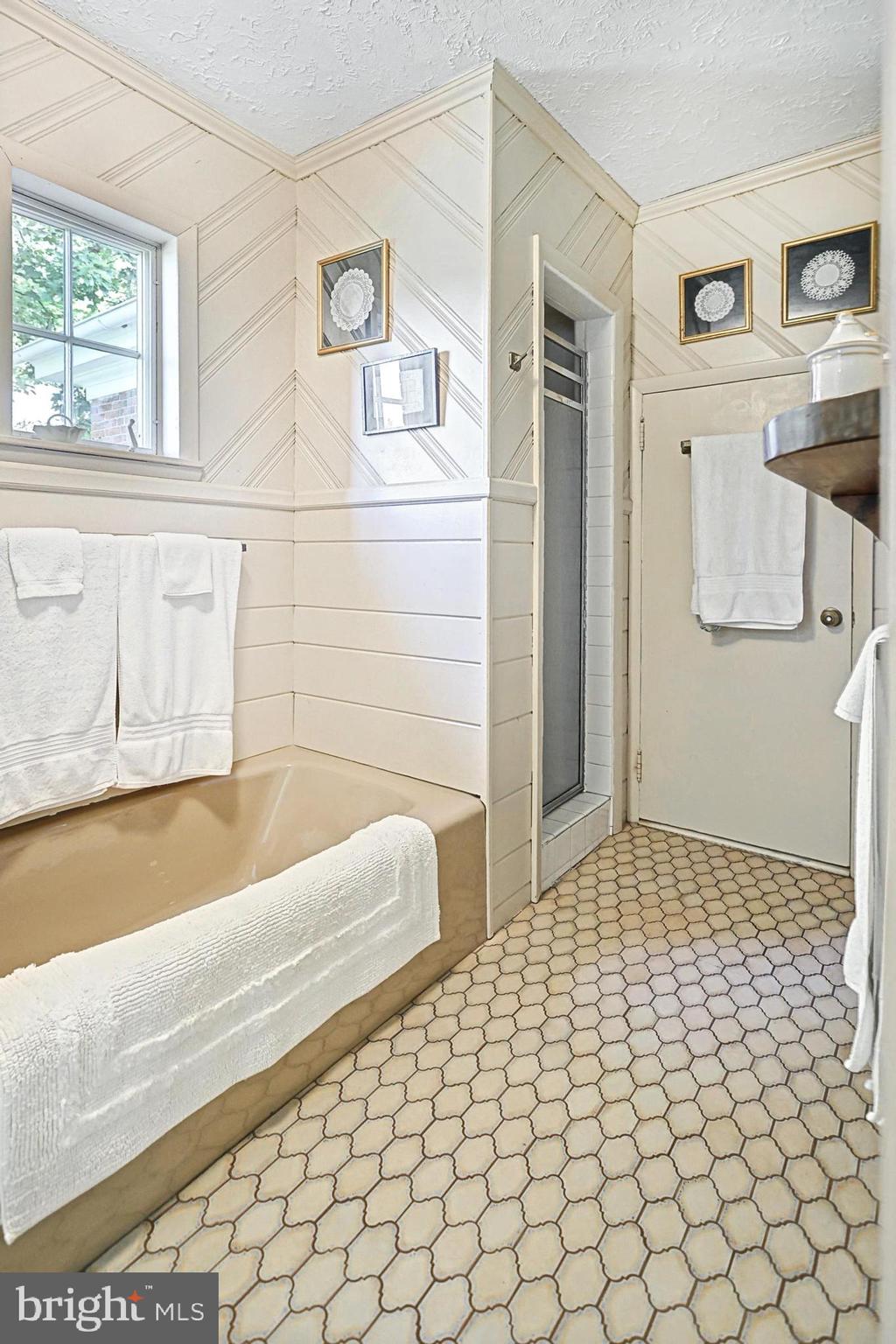 1294 Carlisle Road Aspers, PA 17304 - Photo 78 of 125 Full Bath