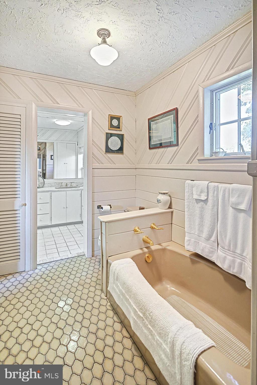 1294 Carlisle Road Aspers, PA 17304 - Photo 79 of 125 Full Bath