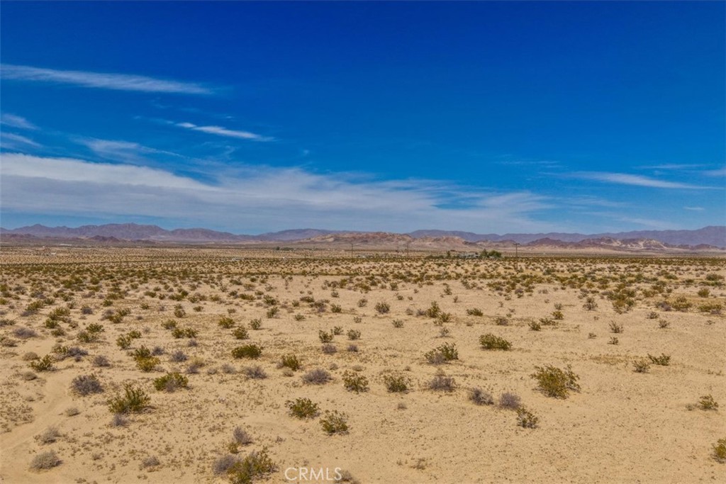 101 Diamond Bar Road Twentynine Palms, CA 92277 - Photo 12 of 25 a view of a yard