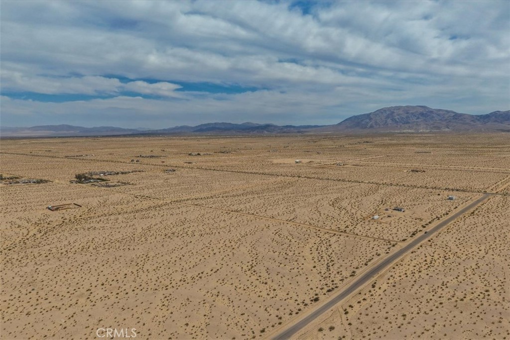 101 Diamond Bar Road Twentynine Palms, CA 92277 - Photo 20 of 25 a view of beach and ocean