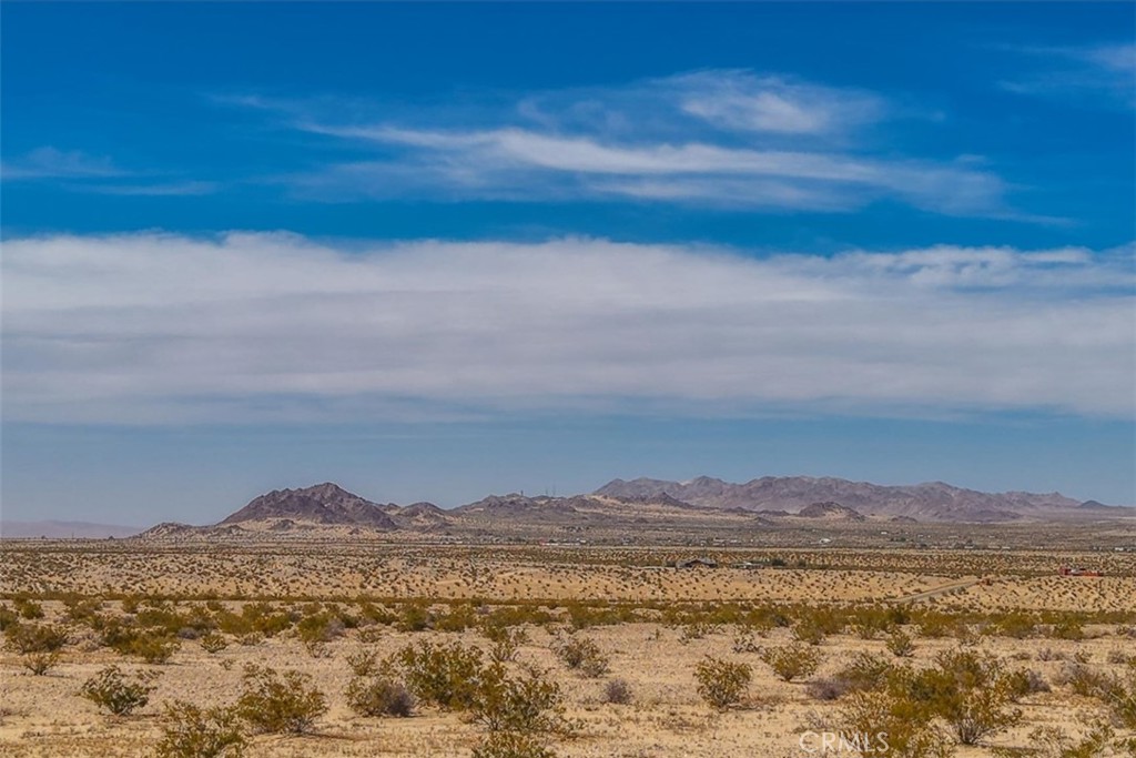 101 Diamond Bar Road Twentynine Palms, CA 92277 - Photo 21 of 25 a view of an lake and mountain