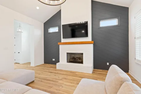 $425,000 | 105 Sleeply Vw Drive, Broussard, LA 70518