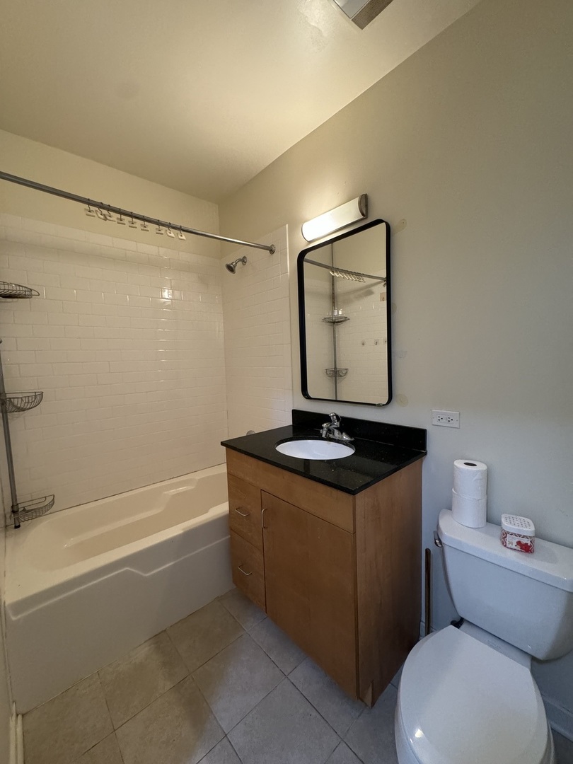 1155 West Roosevelt Road, Unit 204 Chicago, IL 60608 - Photo 11 of 13