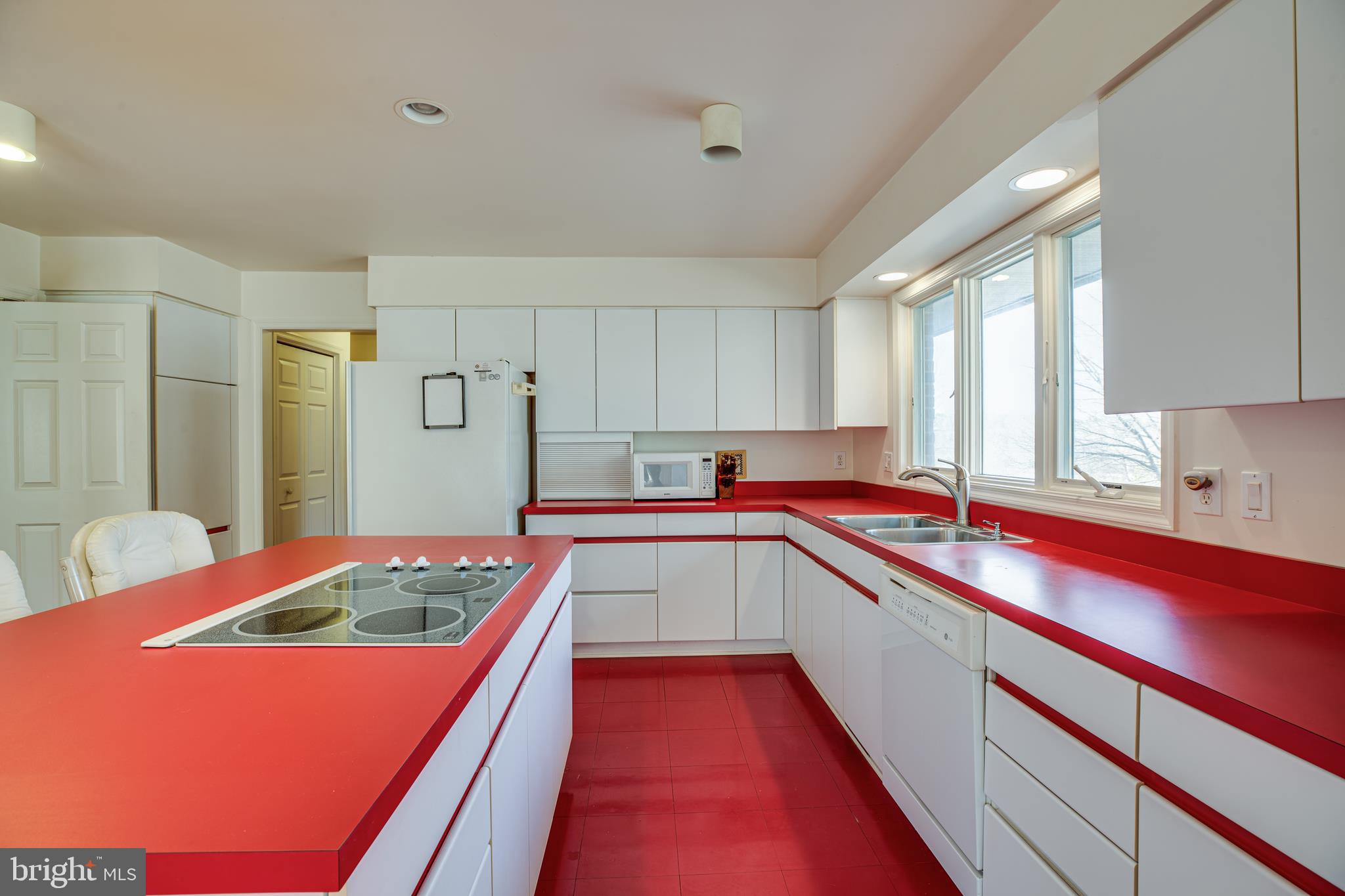 19 Winning Colors Road Stafford, VA 22556 - Photo 15 of 33 a kitchen with sink refrigerator and window