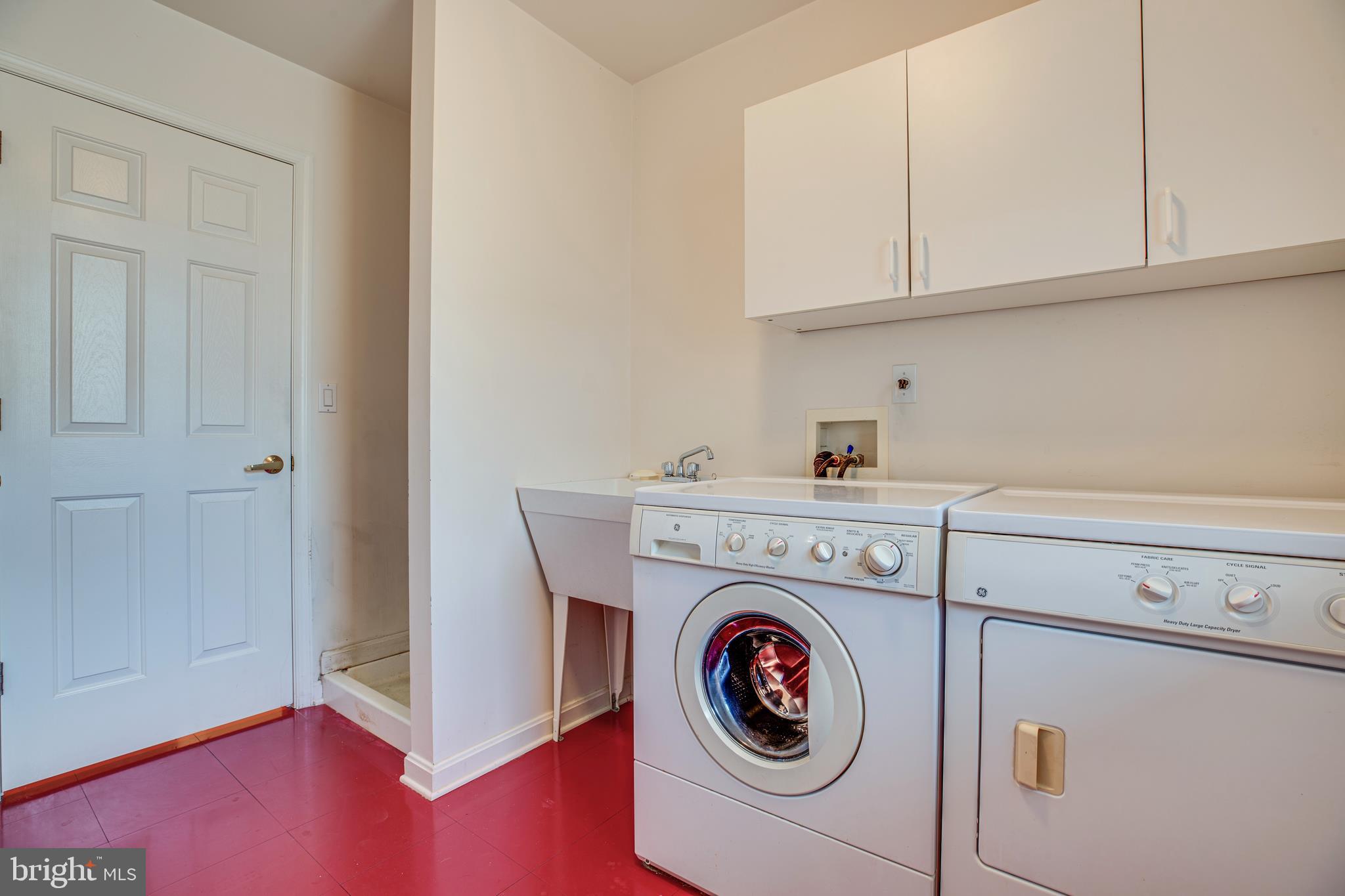 19 Winning Colors Road Stafford, VA 22556 - Photo 27 of 33 a utility room with dryer and washer