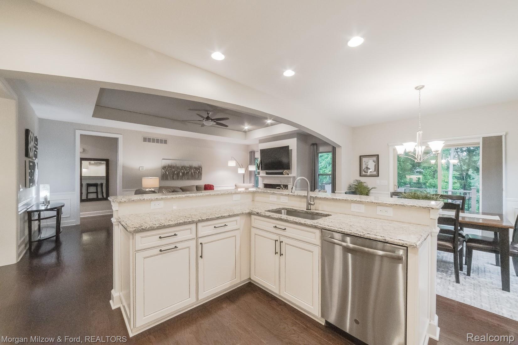 5490 Woodfall Road Clarkston, MI 48348 - Photo 10 of 50 5490 Woodfall-10.jpg