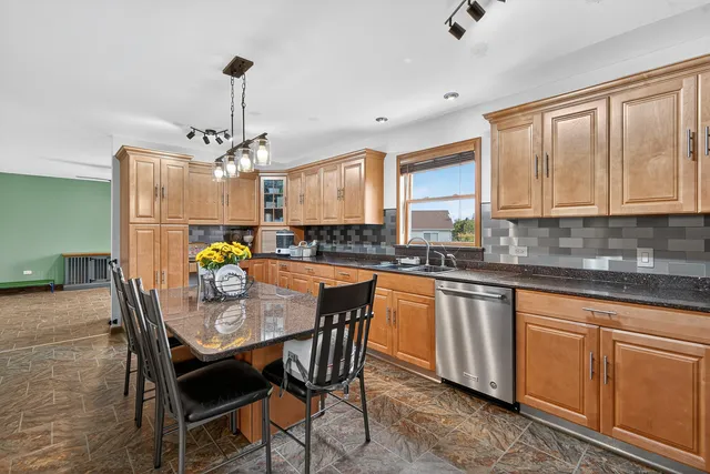 $420,000 | 336 Oak Hill Court, Antioch, IL 60002