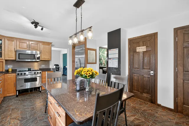 $420,000 | 336 Oak Hill Court, Antioch, IL 60002