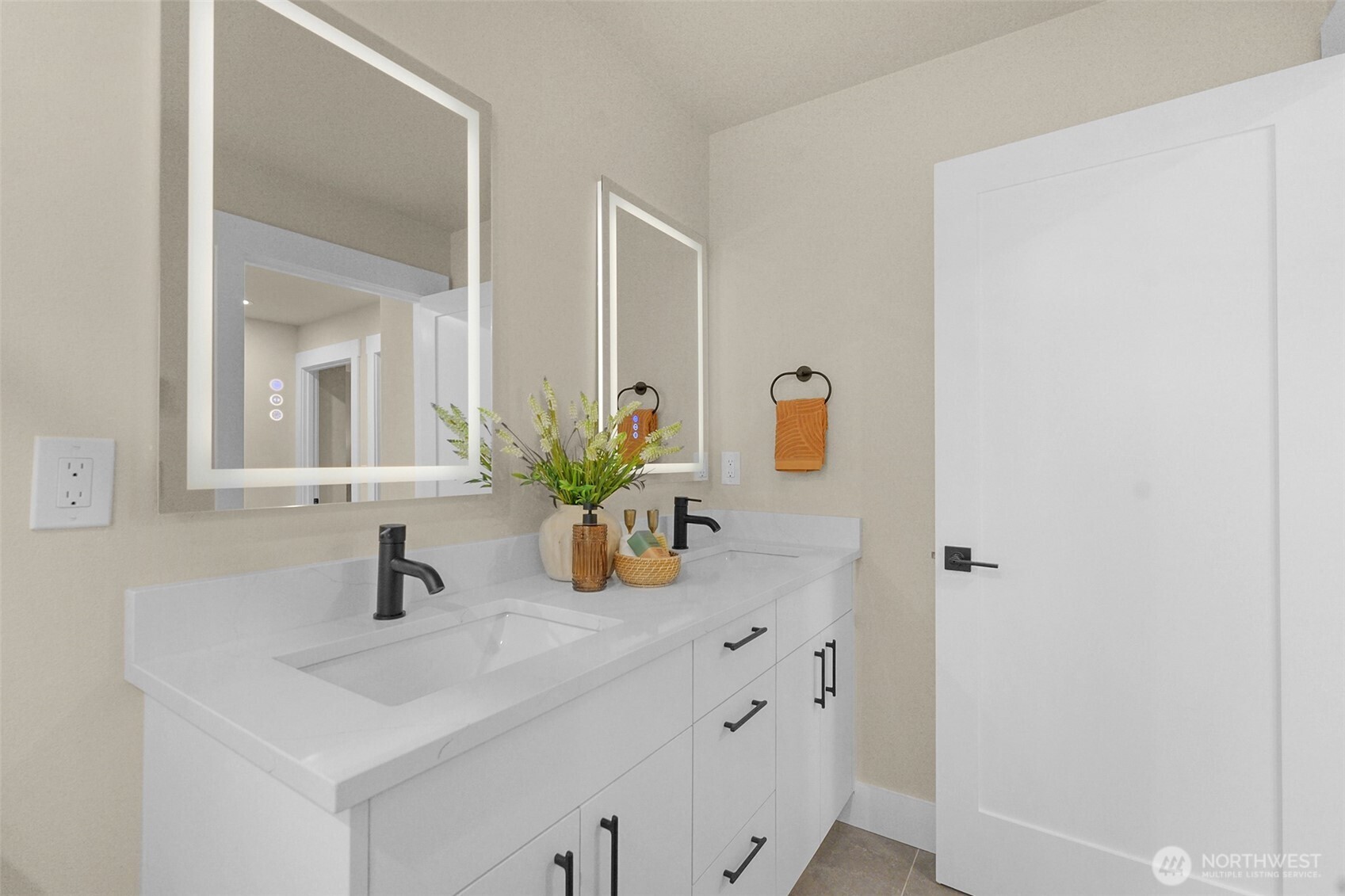 910 15th Avenue Seattle, WA 98122 - Photo 25 of 35 a bathroom with a sink and a mirror