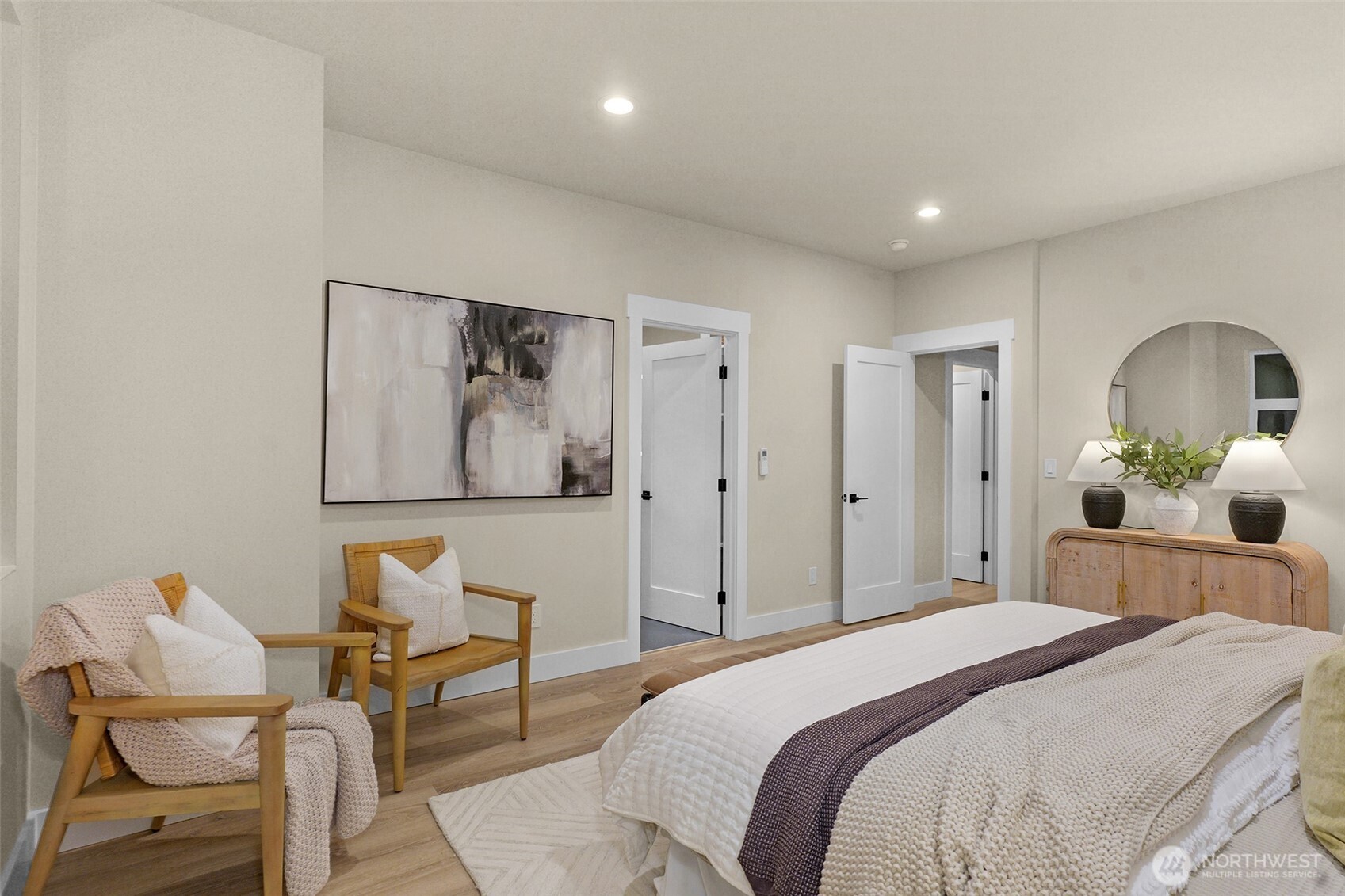 910 15th Avenue Seattle, WA 98122 - Photo 29 of 35 a bedroom with a bed and chair