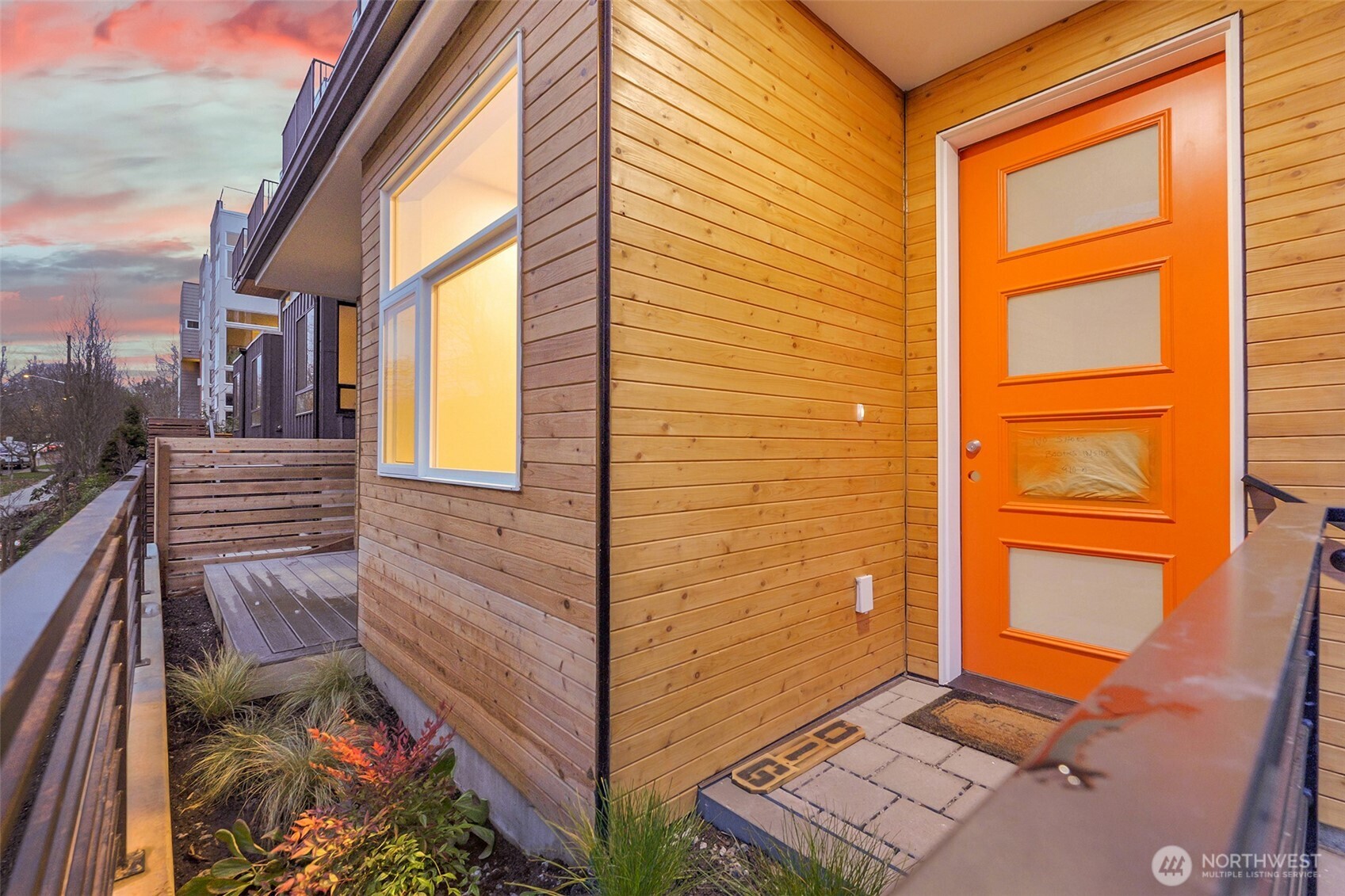 910 15th Avenue Seattle, WA 98122 - Photo 3 of 35 a view of front door