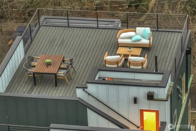 $1,199,000 | 910 15th Avenue, Seattle, WA 98122