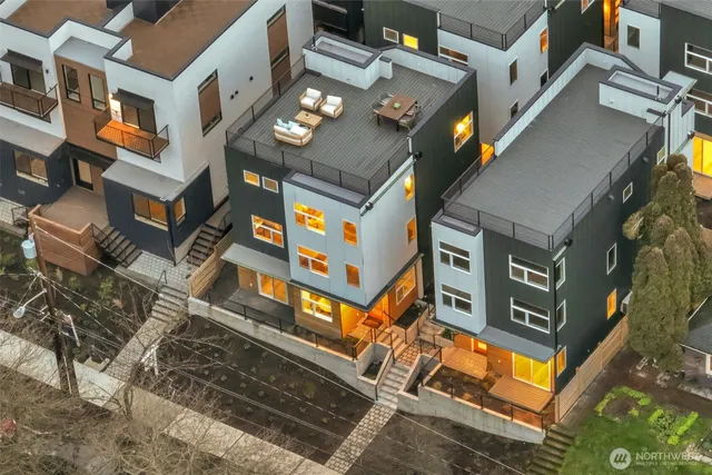 $1,199,000 | 910 15th Avenue, Seattle, WA 98122