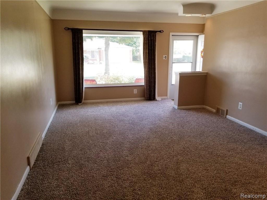 29333 Ridgefield Avenue Warren, MI 48088 - Photo 4 of 27
