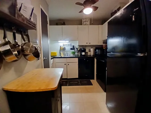 $233,000 | 24 Thayer Pond Drive, Unit 17, Oxford, MA 01537