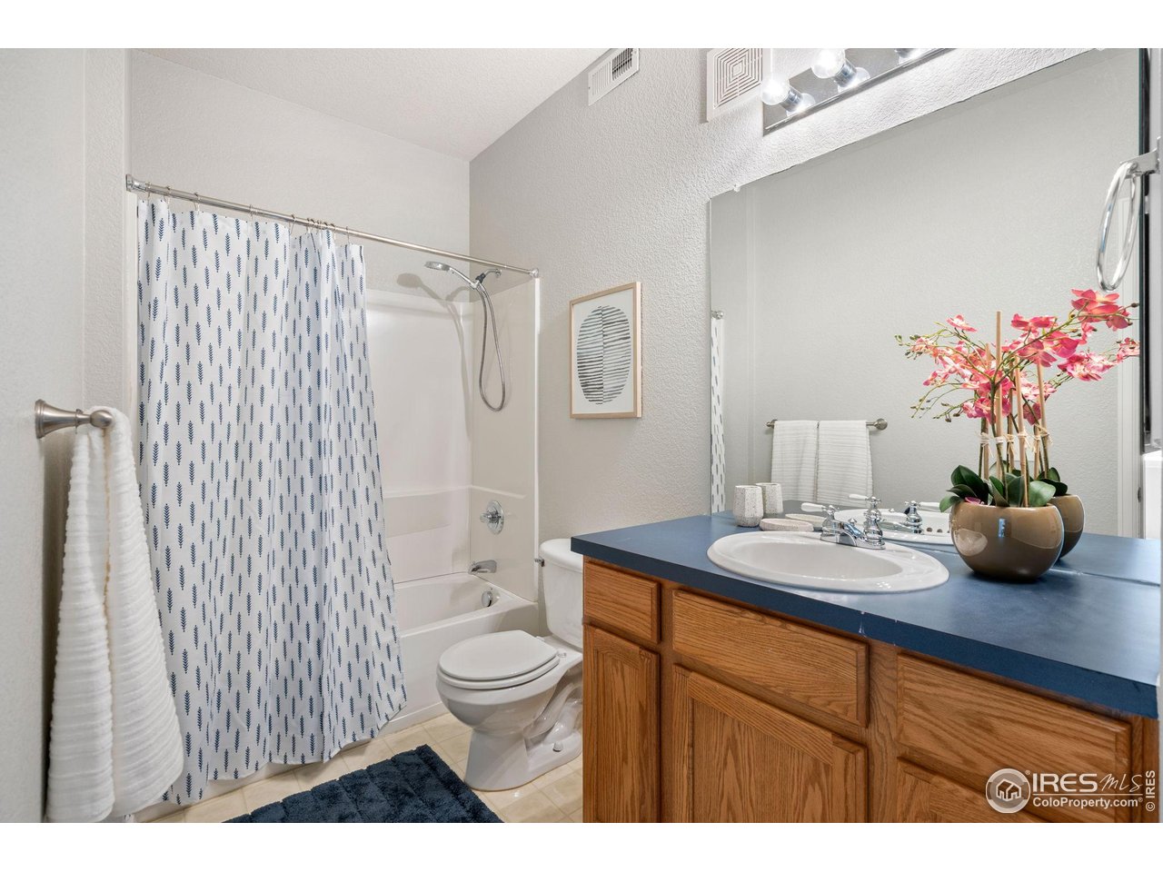 4501 Nelson Road, Unit 2105 Longmont, CO 80503 - Photo 25 of 37 2nd full bathroom
