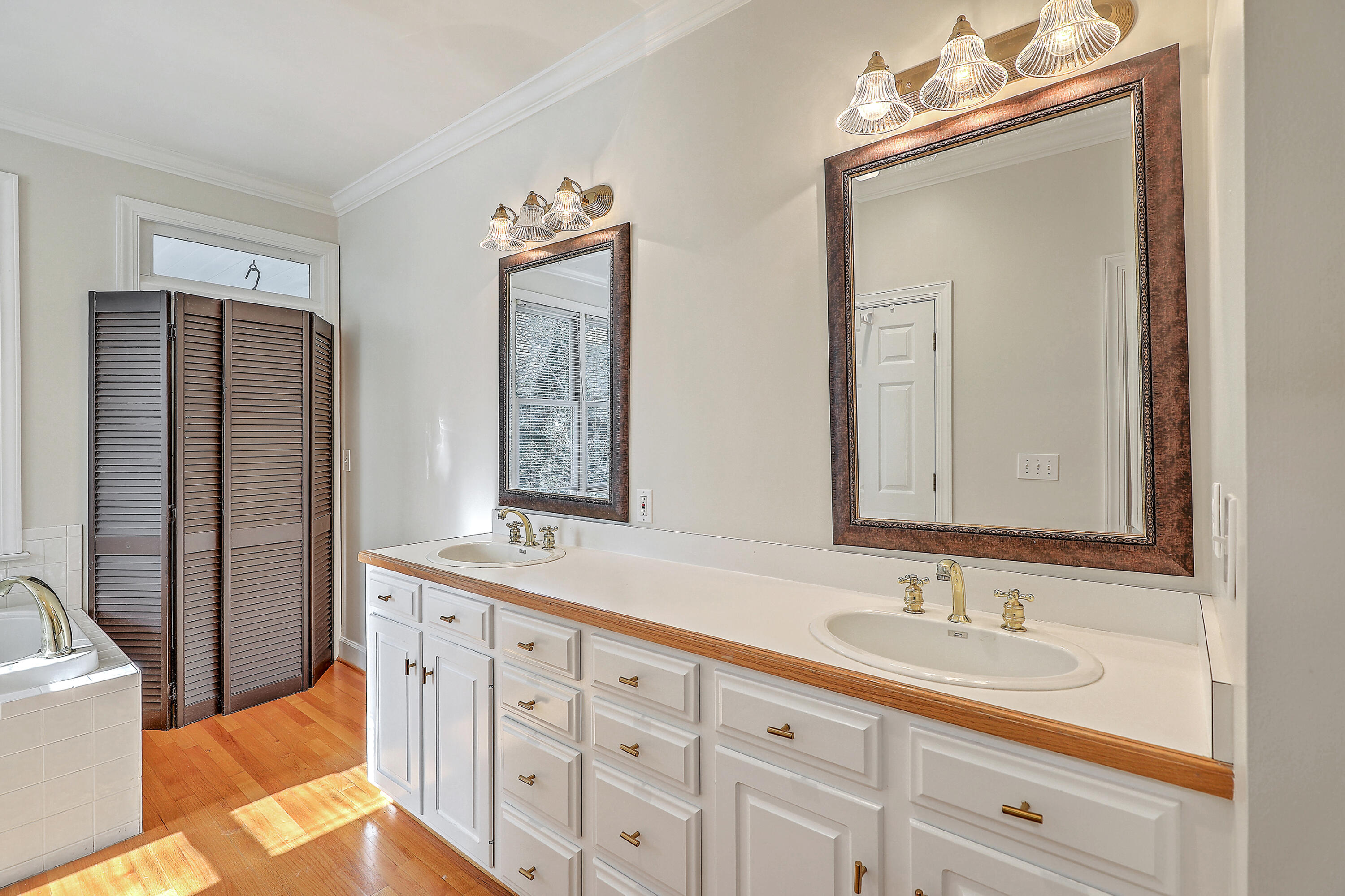 317 Rutherford Street Summerville, SC 29483 - Photo 31 of 50 Master Bathroom