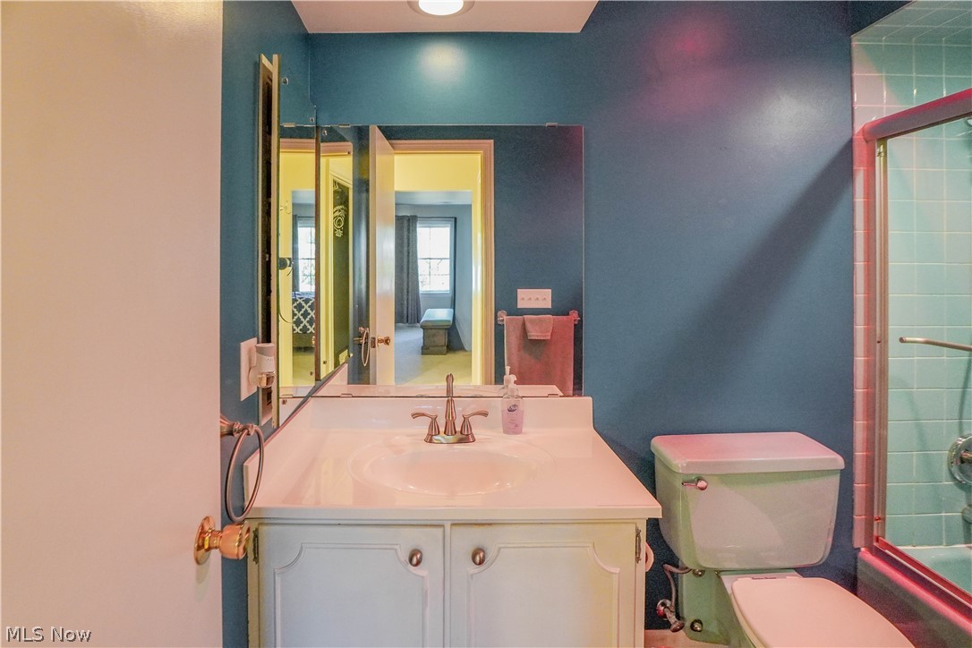 1653 Greenway Road Southeast, Unit 202 North Canton, OH 44709 - Photo 21 of 32 Primary Bathroom