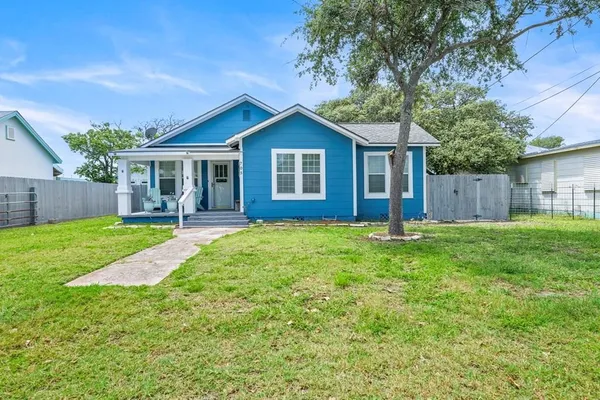$2,000 | 705 Wood Street, Rockport, TX 78382