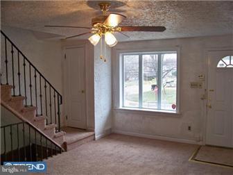 1001 Grant Road Folcroft, PA 19032 - Photo 6 of 12 Living Room