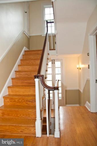400 Woodlawn Road Baltimore, MD 21210 - Photo 18 of 30 Staircase