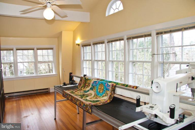 400 Woodlawn Road Baltimore, MD 21210 - Photo 22 of 30 Sitting Room
