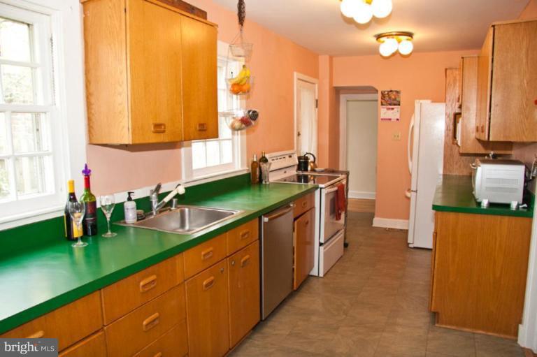 400 Woodlawn Road Baltimore, MD 21210 - Photo 10 of 30 Kitchen