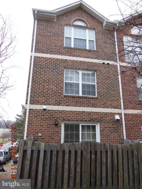 3020 South Glebe Road Arlington, VA 22206 - Photo 3 of 16 Exterior (Rear)