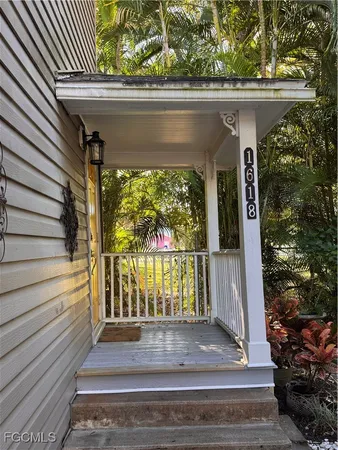 a view of entrance door of the house