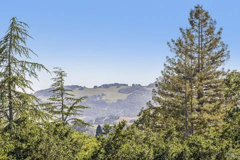 $998,000 | 17323 Hillside Avenue, Sonoma, CA 95476