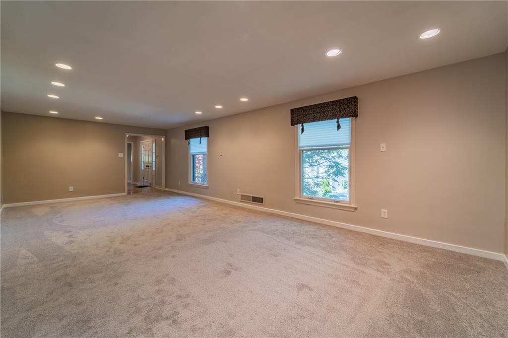 770 Pinoak Road Pittsburgh, PA 15243 - Photo 2 of 25 Gallery Image 2