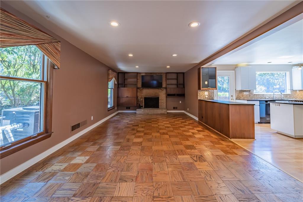 770 Pinoak Road Pittsburgh, PA 15243 - Photo 3 of 25 Gallery Image 3