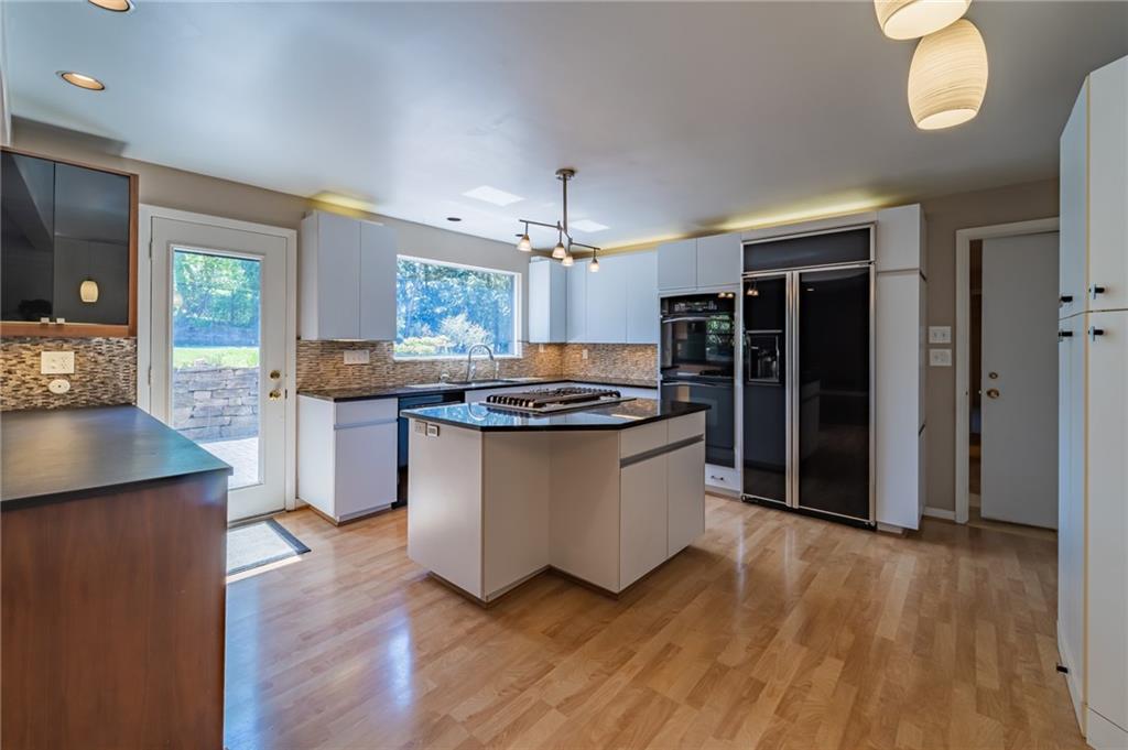 770 Pinoak Road Pittsburgh, PA 15243 - Photo 5 of 25 Gallery Image 5