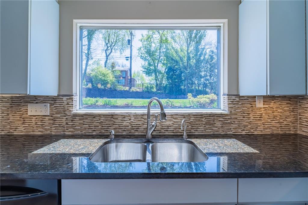 770 Pinoak Road Pittsburgh, PA 15243 - Photo 8 of 25 Gallery Image 8