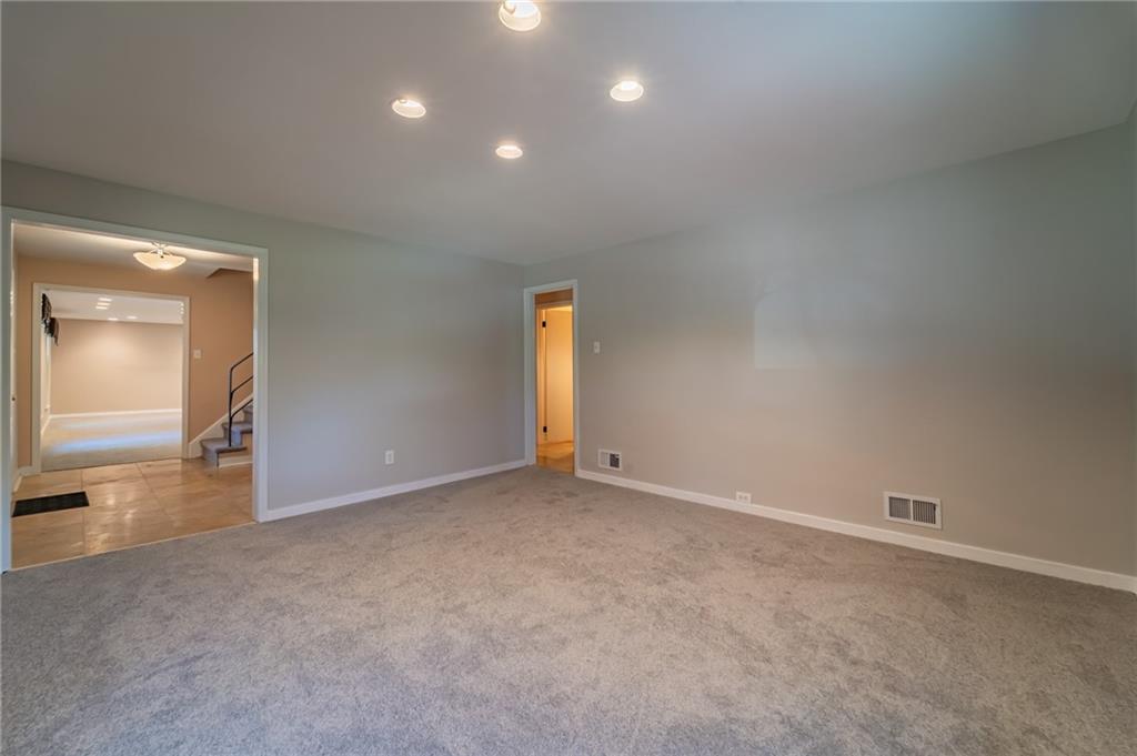 770 Pinoak Road Pittsburgh, PA 15243 - Photo 9 of 25 Gallery Image 9