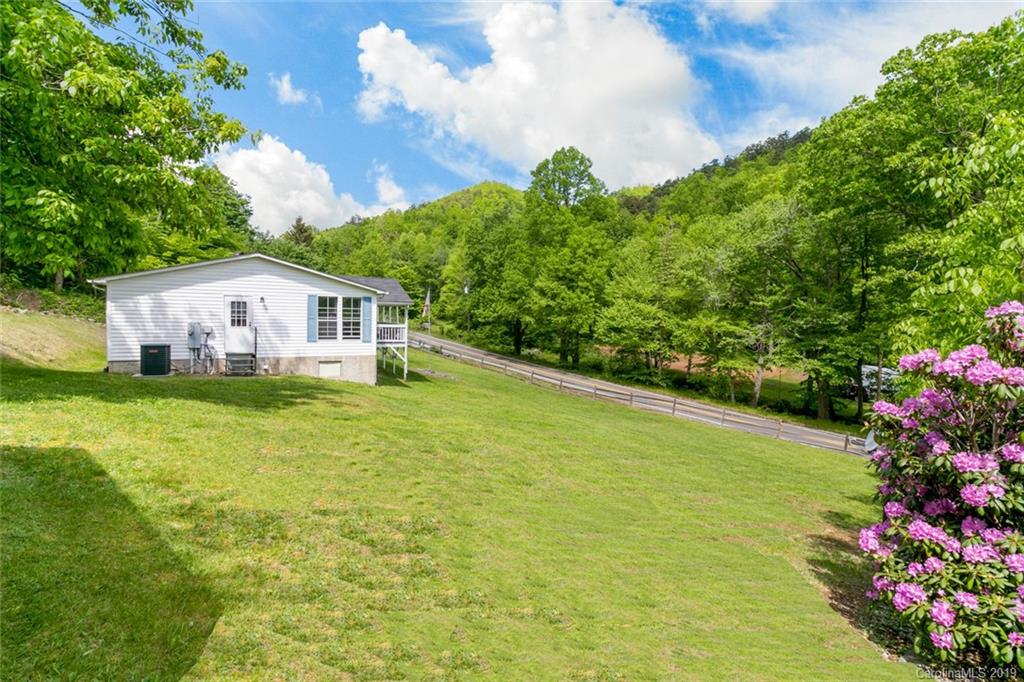 1577 Old Fort Road Fairview, NC 28730 - Photo 10 of 37 Gallery Image 10