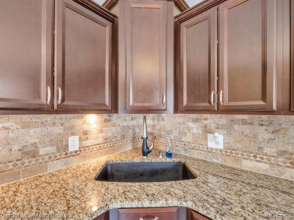 4421 Center Road Flint, MI 48506 - Photo 12 of 39 Gallery Image 12