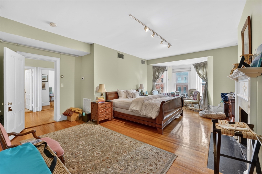 290 Beacon Street, Unit 4 Boston, MA 02116 - Photo 7 of 12 a bedroom with a bed and wooden floor
