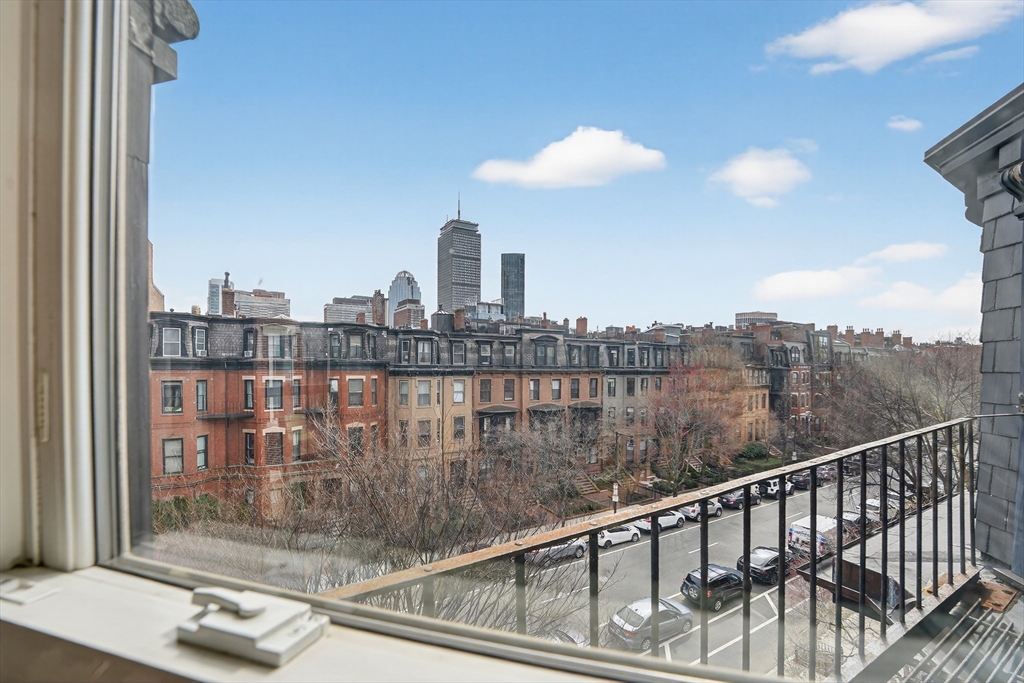290 Beacon Street, Unit 4 Boston, MA 02116 - Photo 9 of 12 a view of a balcony with city view