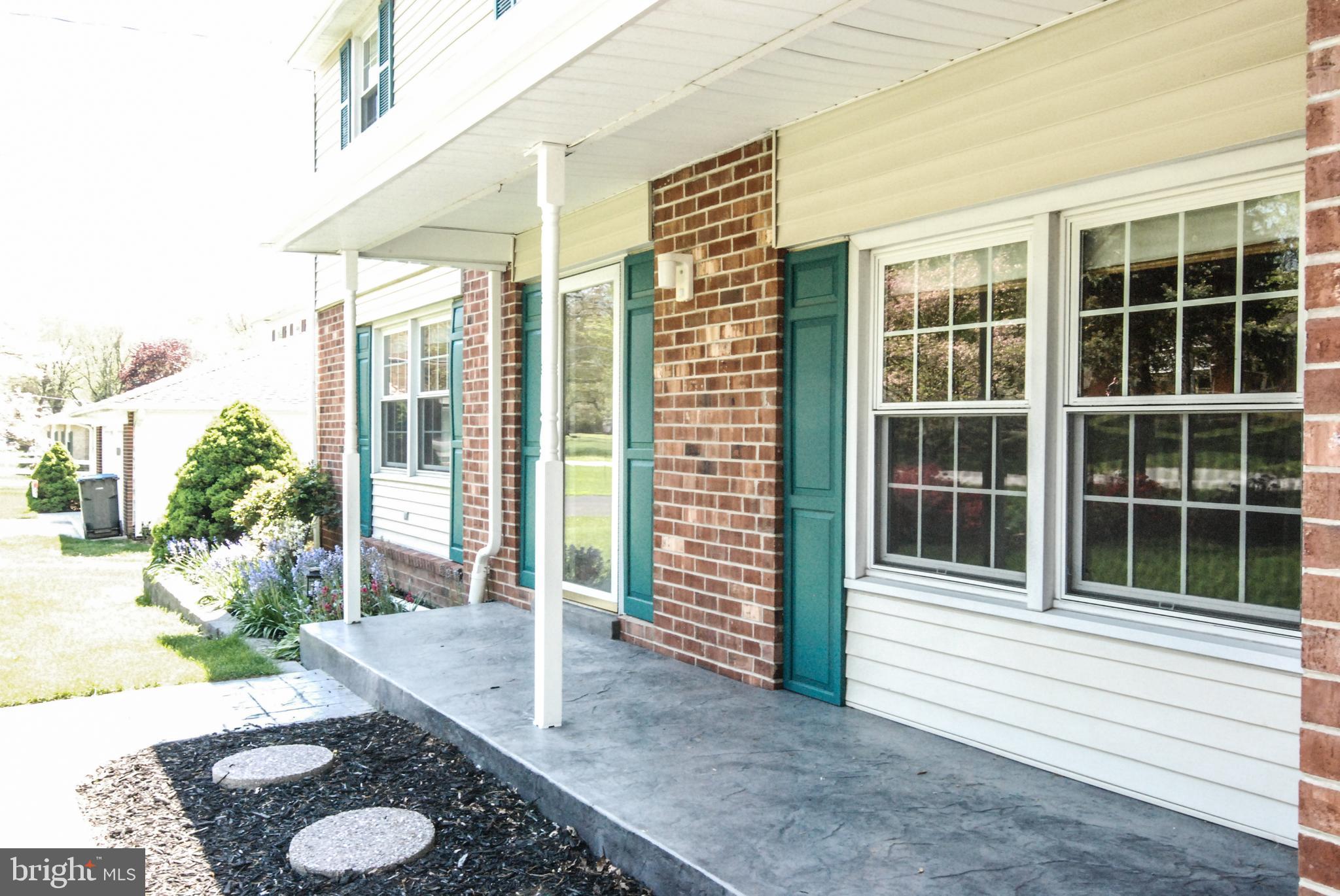 614 Venture Road Hockessin, DE 19707 - Photo 2 of 47 Welcoming front porch